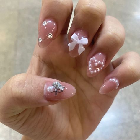 wonyoung nails, nail charms, gyaru, inspo, pink, ribbon Nails With Ribbon Charm, Gyaru Nails Charms, Nails With Charms Short, Wonyoung Nails, Nails Gyaru, Pink Nail Inspo, Round Nail Designs, Short Pink Nails, Short Round Nails