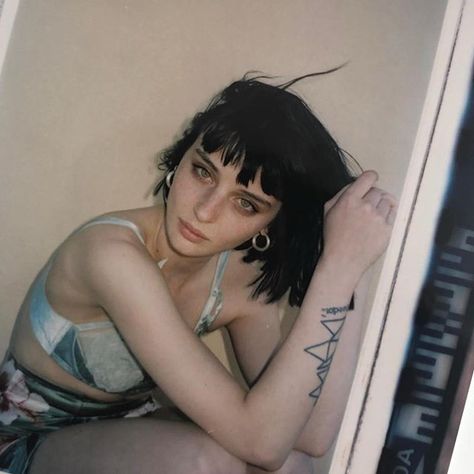 Short Fringe Bangs, Alice Pagani, Baby Netflix, Pansy Parkinson, Ig Girls, Lily Rose Depp, Girl Crushes, Deathly Hallows Tattoo, Rome Italy