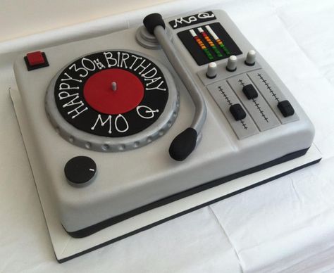 DJ Decks Cake - Cake by flossycockles                                                                                                                                                     More Turntable Cake Ideas, Dj Birthday Cake, Dj Theme Cake, Record Cake, Turntable Cake, Dj Cake, Dj Decks, Music Cakes, 30 Birthday Cake