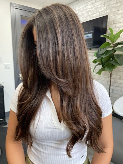 Rambut Brunette, Brunette Ombre, Brown Hair Looks, Brown Hair Inspo, Brunette Balayage, Brunette Hair With Highlights, Hairstyles For Layered Hair, Brunette Balayage Hair, Brown Hair Balayage