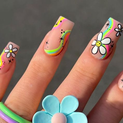 Rainbow Flower Nails, Nail Deisgn, Flower Power Nails, Bright Summer Acrylic Nails, Bella Nails, Flowers Daisies, Nail Goals, Fancy Nails Designs, Daisy Nails