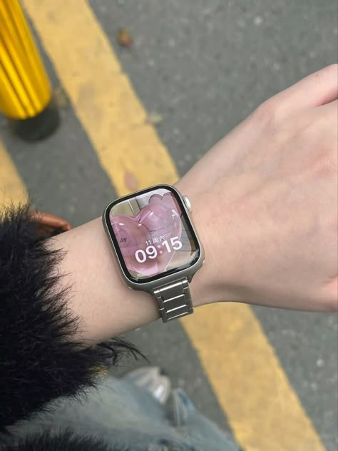 Apple Watch Wallpaper Korean, Wallpaper For Apple Watch Aesthetic, Korean Apple Watch, Kpop Apple Watch, Y2k Apple Watch, Apple Watch Aesthetic Bracelets, Apple Watch Wallpaper Ideas, Apple Watch Ideas, Apple Watch Outfit