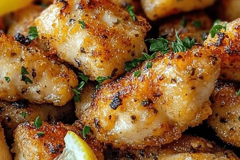 Make these zesty Lemon Garlic Chicken Bites in just 22 minutes! Perfect for busy weeknights with fresh lemon, garlic, and herbs. Garlic Chicken Bites, Simple Vinaigrette, Lemon Garlic Chicken, Citrus Chicken, Chicken Bites, Breast Recipe, Garlic Chicken, Easy Lunches, Lemon Chicken