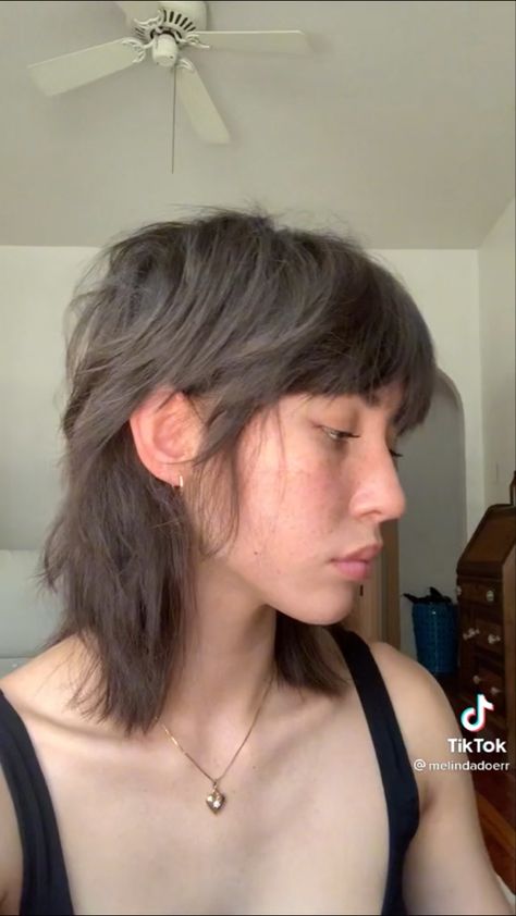 Short Hair Women Mullet, Shag Mullet Haircut Straight Hair, Shag Mullet Micro Bangs, Shaggy Mullet For Women Short Straight, Shaggy Mullet Medium Hair, Mullet With Long Bangs, Light Mullet Hairstyle Women, Short Shaggy Mullet Straight Hair, Semi Mullet Women