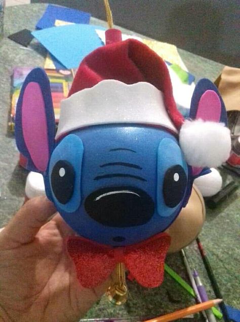 Disney Stitch Ornaments Diy, Diy Stitch Ornament, Stitch Navidad Disney, Stitch Ornaments Diy, Lilo And Stitch Christmas Tree, Decoracion Navidad Diy, Disney Ornaments Diy, Angel Stitch, Black Christmas Decorations