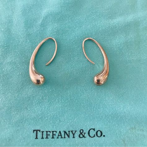 Tiffany & Co. Elsa Peretti Teardrop Hoop Earrings In Sterling Silver. Perfect Condition . Worn Very Minimally Teardrop Hoop Earrings, Jewelry Tiffany, Elsa Peretti, Tiffany Co Jewelry, Tiffany & Co., Silver Color, Jewelry Earrings, Hoop Earrings, Women Jewelry