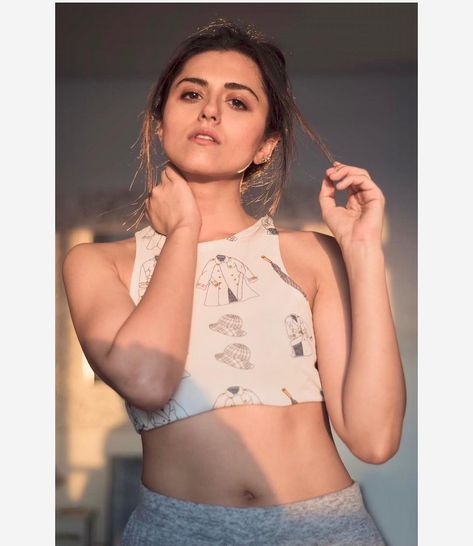 Rise and shine!✨🧚‍♀️♥️ Riddhi Dogra, Ridhi Dogra, Indian Tv Actress, Rise And Shine, Tv Actors, Beautiful Women Over 40, Happy Weekend, Desi Beauty, Beauty Face