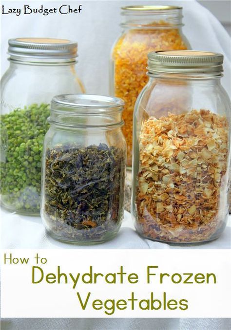 A step by step tutorial how to dehydrate frozen vegetables like peas, corn, green peppers, and onions and vacuum seal them into mason jars for non electric food storage. Dehydrate Recipes, Green Peppers And Onions, Dehydrated Recipes, Vacuum Sealing Food, Dehydrating Food Storage, Dehydrating Recipes, Food Dehydration, Dehydrated Vegetables, Dehydrating Food