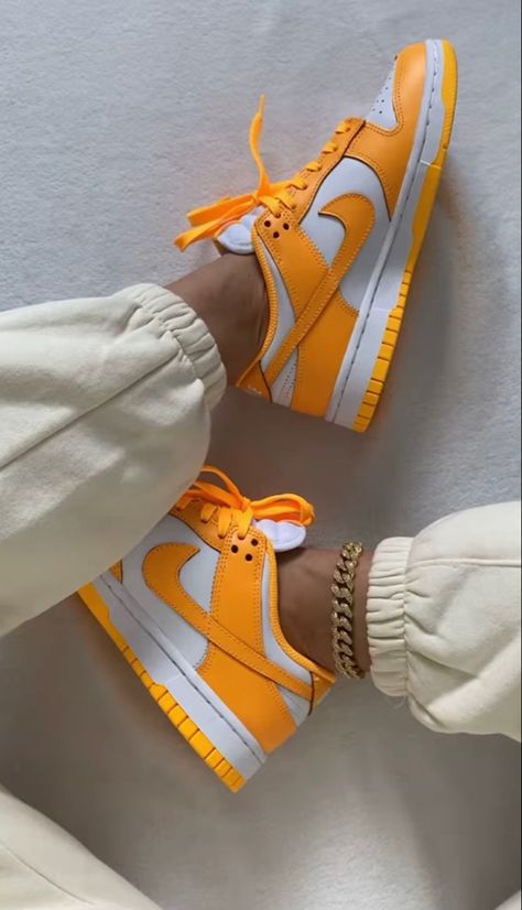 Clothes Organization Diy, Fresh Shoes, Hype Shoes, Shoe Closet, Dream Shoes, Nike Air Zoom, Fashion Lookbook, Court Shoes, Toddler Shoes