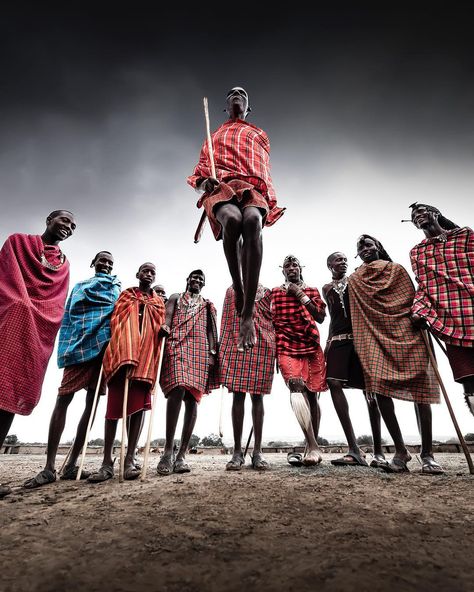 Antoine Janssens on Instagram: “An unforgettable meeting with the Maasai people. They’re probably one of the most famous and picturesque ethnic group in Africa. . . . .…” Maasai Aesthetic, Maasai Photography, Massai Warrior, Masai Warrior Art, Maasai Mara Kenya Pictures, Tribes Of The World, Maasai People, Vibe Magazine, Dali Art