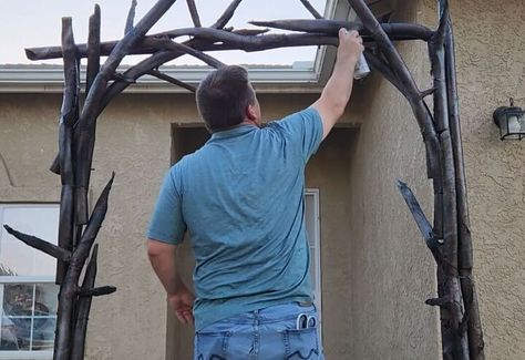 Diy Halloween Entrance, Halloween Archway Diy, Archway Diy, Cubicle Halloween Decorations, Halloween Archway, Pool Noodle Halloween, Halloween Arch, Diy Halloween Witch, Diy Halloween Ghosts