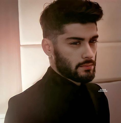 Zayn Malik Beard Style, Zayn Beard, Zayn Malik Beard, 1d Zayn, Low Fade Curly Hair, Hairstyles Zayn, Zayn Malik Photoshoot, Zayn One Direction, Zany Malik