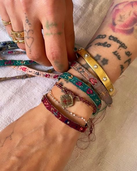 Antonia Rossi is me (@antomoon) • Instagram photos and videos Ephemeral Tattoo, Bracelet Embroidery, Embroidered Bracelet, Embroidery Bracelets, Fabric Bracelets, Love Bracelet, Funky Jewelry, A Perfect Day, Cartier Love Bracelet