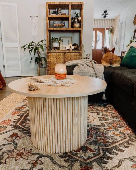 25 Coffee Table Design Ideas for Your Living Room Decor Diy Coffee Table Ideas, Wooden Table Diy, Coffee Table Hacks, Boho Coffee Table, Kids Den, Moody Boho, Build A Coffee Table, Circle Coffee Tables, Diy Bohemian