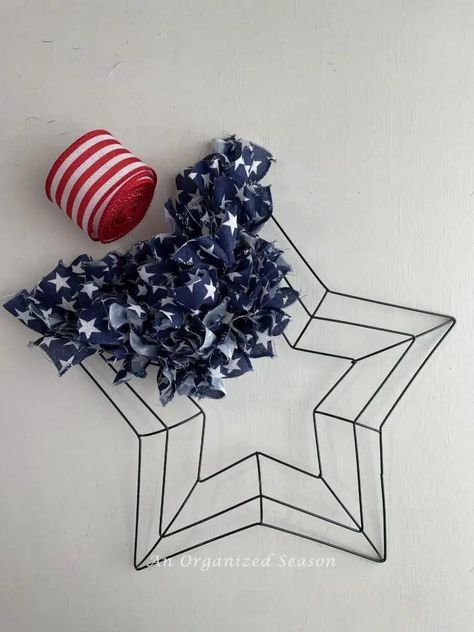 Flag Wreath Diy, Diy Christmas Ribbon Wreath, Star Wreath Form, Patriotic Wreath Diy, Patriotic Decorations Diy, Patriotic Crafts Diy, Star Wreath, Patriotic Diy, 4th July Crafts