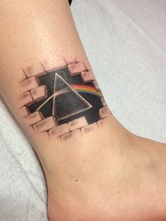 Rock N Roll Tattoo, Pink Floyd Tattoo, Cute Ankle Tattoos, Ankle Tattoo Designs, Rock Tattoo, Ankle Tattoos For Women, Geniale Tattoos, Pink Floyd Dark Side, Tattoo Designs For Girls