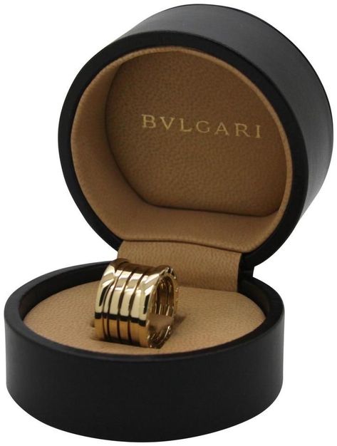 Bvlgari Gold, Bvlgari Ring, Oval Bangle, Shopping Jewelry, Bulgari Jewelry, Bvlgari Jewelry, Contemporary Light, Modern Jewellery Design, White Bracelet