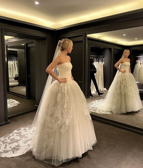 Charlotte York Aesthetic, Charlotte York, Vera Wang Wedding, Aesthetic 2024, Wedding Dresses Vera Wang, Dream Wedding Ideas Dresses, Aesthetic Inspiration, Future Wedding Plans, Wedding Goals