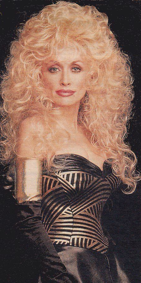 Dolly Parton Pics, Big Bigger Biggest, Dolly Parton Costume, Dolly Parton Pictures, Star Outfit, Country Music Stars, Country Music Singers, Country Stars, Hello Dolly