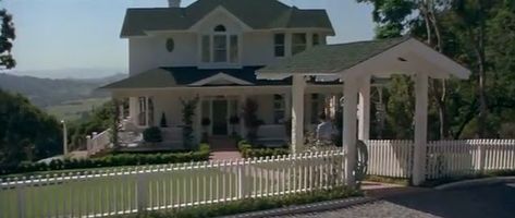 The Location Scout: Scream (1996) Scream 1996, Movie Locations, Dream Beach Houses, Scream Movie, Movie Shots, Dream Beach, Famous Places, Farmhouse Plans, Dream House Exterior