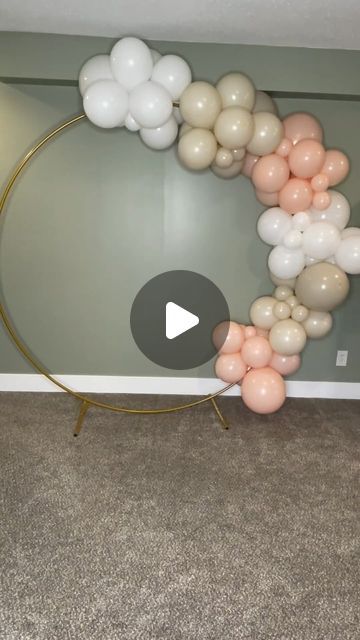 Alyssa on Instagram: "When making organic balloon clusters, tie the necks together as much as you can. It makes the clusters stronger and fit altogether without gaps. Use the 5” balloons to hide any gaps that you see. 
.
.
.
.
.
#balloonclusters #balloontipsandtricks #balloongarland #balloonartist #grandrapids #caledonia #localballoonartist #caledoniaballoons #michiganballoons #howto #balloonbythefoot #balloonarch #michigan #middlevilleballoons #middleville #organicballoons #organicballooncluster #byroncenterballoons #waylandballoons #rockfordballoons #rockfordmichigan #decomexballoons #tuftextballoons #graduation #highschoolgraduation #collegegraduation #balloonsforevents #balloonsforeverything #balloonsforparties #balloonsfordays" Balloon Clusters, 5 Balloons, Balloon Crafts, Balloon Installation, Big Balloons, High School Graduation, Backdrop Stand, Balloon Arch, Balloon Garland