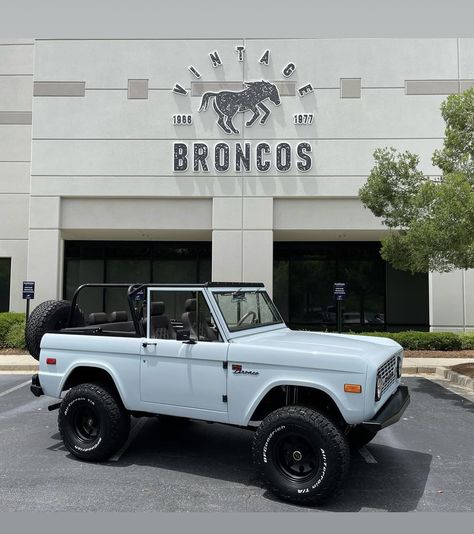 Vintage Bronco Ford, Bronco Restomod, Blue Bronco, Vintage Ford Bronco, Vintage Broncos, Bronco Car, Vintage Bronco, Old Bronco, Classic Ford Broncos