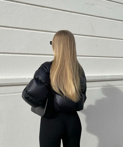 Ootd Outdoor, Clothes Brown, Blonde Hair Goals, Top Aesthetic, Black Puffer Jacket, Luxury Hair, Instagram Photo Inspiration, Black Puffer, Style Photography