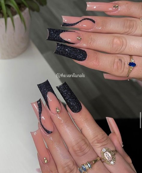 Black Acrylic Nail Designs, New Years Nail Designs, Long Square Nails, Tapered Square Nails, Black Acrylic Nails, Nails Design With Rhinestones, Classy Acrylic Nails, Long Acrylic Nails Coffin, Coffin Shape Nails