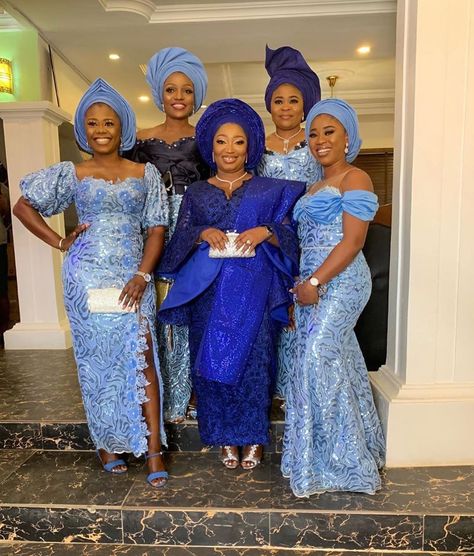 Asoebi Styles on Instagram: “@ladyoyebanke and her girls 🔥🔥 Makeup 💄 by @reasignature” Asoebi Girls And The Bride, Nigerian Bride Dress, Fashion Ankara Styles, Cultural Fashion, Nigerian Bride, African Bride, African Dresses Modern, Aso Ebi Styles, Asoebi Styles