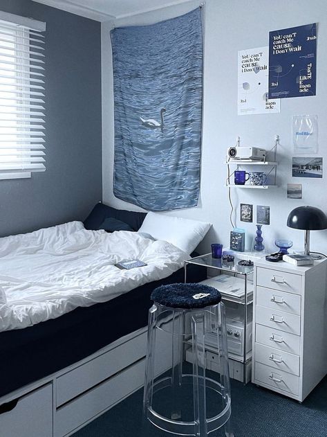 Navy Room, Dark Blue Rooms, Reka Bentuk Bilik Tidur, Ocean Room Decor, Blue Room Decor, Dark Blue Bedrooms, Blue Bedroom Ideas, Ocean Room, Room Redesign