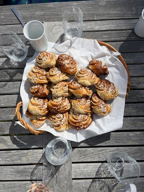 Cinnamon Rolls Swedish, Danish Cinnamon Buns, Swedish Pastries, Scandi Food, Swedish Pastry, Fika Sweden, Swedish Cinnamon Rolls, Swedish Cinnamon Buns, Sweden Aesthetic