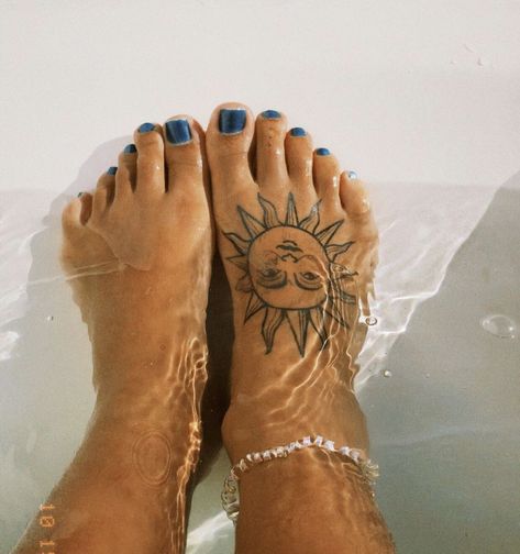 Leg Sun Tattoo, Sun Feet Tattoo, Sun Foot Tattoo, Foot Tattoo For Women, Moon Star Tattoo, Hippie Tattoo, Foot Tattoos For Women, Sun Tattoos, Sun Tattoo