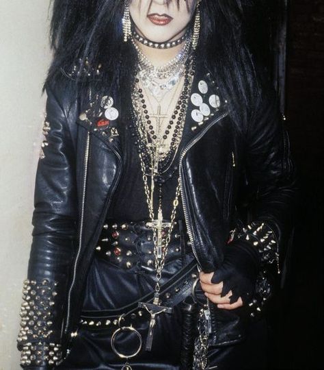 Metalhead Fashion, Goth Jacket, Punk Leather Jacket, Goth Outfit Inspo, Goth Fits, Estilo Punk Rock, Battle Jacket, Diy Jacket, I'm With The Band