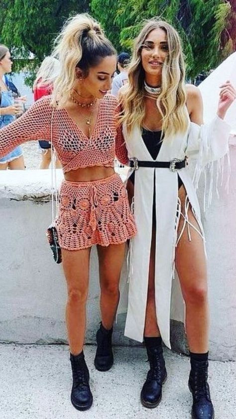 #festivaloutfits #edclv #festivaloutfit #raveoutfit #festival #festivalfashion #ravegirls #coachella #edm #festivalgirls #burningman #edmfamily #festivalwear #edmgirls #edc #festivals #edmlifestyle #coachellaoutfit #edmfestivals #edmfestival #lostlands #edmlife #festivalbabes #edmbooty #raves #basscanyon #ravebooty #headbanger #nfp #festivalstyle Look Rock, Rock In Rio, Best Girl, Flowy Dress, Vacation Outfits, Bold Prints, Festival Outfit, Festival Outfits, Retro Inspired