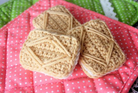 Twinkie Chan, Crochet Cake, Custard Cream, Crochet Toys Free Patterns, Amigurumi Rabbit, Cream Cookies, Crochet Toys Free, Food Patterns, Crochet Food