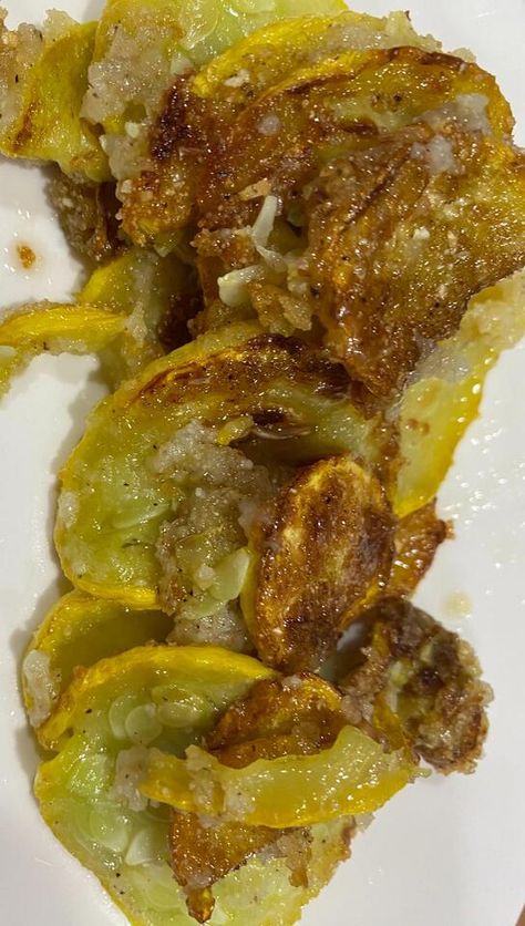 Southern Fried Squash Recipes, Fried Yellow Squash Recipes, Southern Fried Squash, Fried Squash Recipes, Fried Yellow Squash, Yellow Squash Recipe, Cooking Yellow Squash, Broccoli Slaw Recipes, Fried Squash