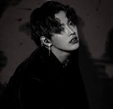 Hongjoong Black And White Aesthetic, Hongjoong Black Aesthetic, Hongjoong Dark Icon, Hongjoong Dark Aesthetic, Hongjoong Black And White, Ateez Dark Aesthetic, Hongjoong Aesthetic Icon, Ateez Collage, Captain Hongjoong