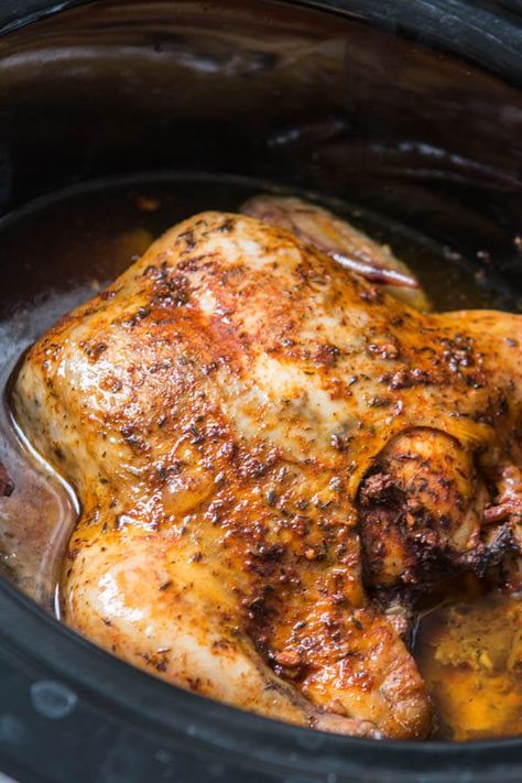 This is the easiest way to enjoy a juicy, rotisserie like chicken by only using a crockpot. Slow cooker whole chicken that anyone can make! insta pot, pressure cooker Whole Chicken In Slow Cooker Recipes, Crock Pot Roast Chicken, Crockpot Whole Chicken Recipes, Crockpot Whole Chicken, Crockpot Rotisserie Chicken, Slow Cooker Whole Chicken, Crockpot Slow Cooker, Whole Chicken Recipes, Crockpot Roast