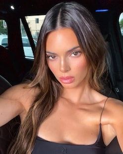 Kendall Jenner's Curtain Bangs Prove That All The It Girls Have Bangs Kendall Jenner Maquillaje, Kendall Jenner Hair, Kendall Jenner Face, Jenner Hair, Kendall Jenner Makeup, Estilo Kylie Jenner, Shotting Photo, Kendall And Kylie, Pretty Hair