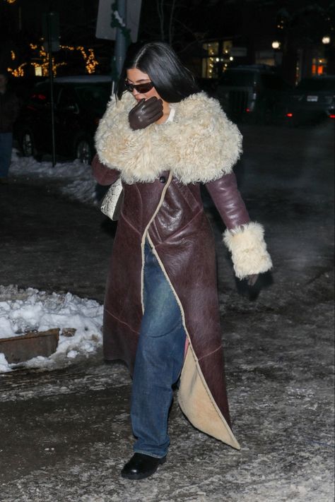 Kylie Jenner 30.12.2022 Kylie Jenner Street Style, Hermes Blanket, Street Style 2022, Aspen Ski, Kylie Jenner Hair, Kylie Jenner Photos, Jenner Photos, Romee Strijd, King Kylie