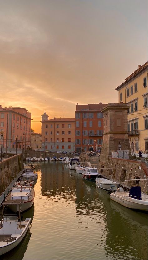 eating italian food in a small town in northern Italy during summer, dinner with a view, sunset during dinner, venice aesthetic Cute Small Town, Italian Sunset, Summer In Italy, Sunset Summer, Small Town, Small Towns, Boats, In Italy, Italy