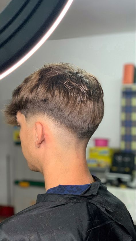 #fade #fadecut #instagram #barbershop #barber #barberlife #barberstyle #degrade #degradejoelle #degradado #belleza #barbearia #lowfade #mullet #hairstyle #cortesdecabelo #cortesdepelo Taper Fade Haircut Back View, Best Low Fade Haircuts Men, Low Drop Fade Straight Hair, Mis Fade, Soccer Hairstyles Men, High Drop Fade, Low Fade Redondo, Low Fade Hairstyle, Mid Fade En V