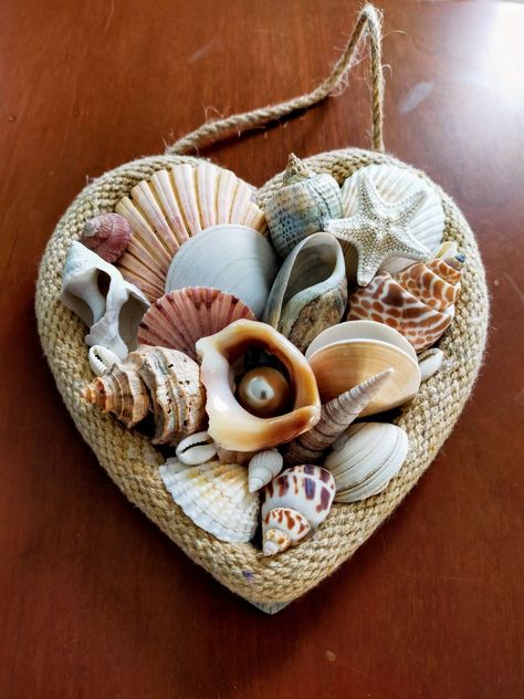 Seashell Hearts Diy, Shell Crafts Sculptures & Statues, Deco Theme Marin, Sea Shell Crafts Sculptures & Statues, Seashell Butterfly Shell Art, What To Do With Sea Shells Wreaths & Garlands, Seashell Art Diy, Diy Crafts Love, Christmas Crafts Diy Projects