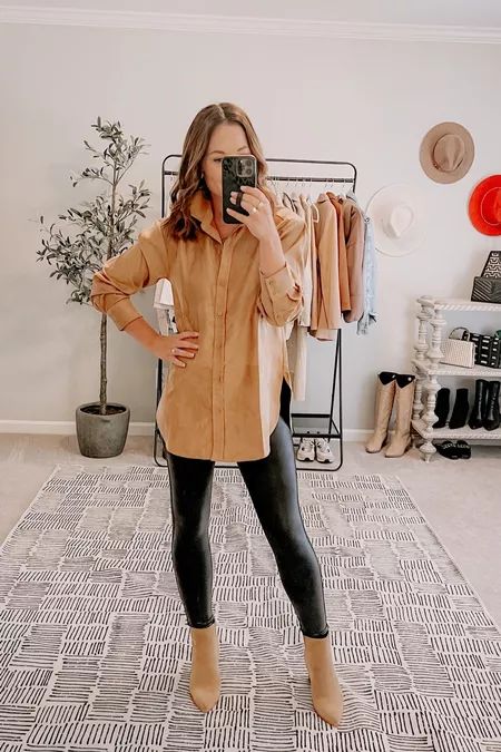 Faux Suede Leggings Outfit, Suede Shirt Outfit, Leather Leggings Fall, Button Down Outfit, Leggings Outfit Fall, Fall Leggings, Suede Leggings, Fashion Styling, Wardrobe Ideas