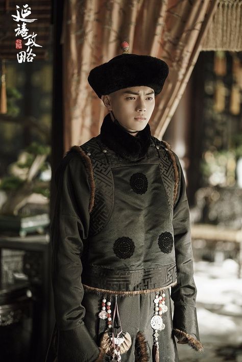 Qing Dynasty Clothing Men, Turandot Opera, Qing Dynasty Fashion, Yellow Banner, Qianlong Emperor, Qing Dynasty Clothing, Story Of Yanxi Palace, Dynasty Clothing, Yanxi Palace