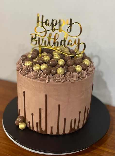 Birthday Cake For Women Chocolate, Birthday Cake For Women, Happy Birthday Chocolate, Cake For Women, Chocolate Cake Designs, Birthday Chocolate, Birthday Cakes For Women, Cakes For Women, 50th Birthday Party