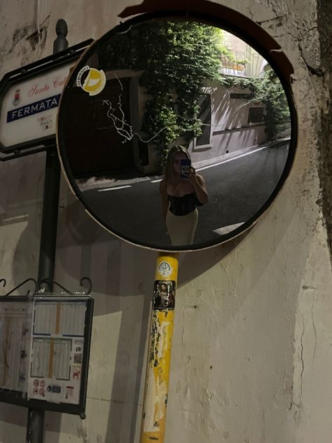 Object Photo Ideas Instagram, Mirror Aesthetic Pictures, Street Mirror Aesthetic, Road Mirror In Room, Traffic Mirror In Room Aesthetic, Street Mirror In Room, Outside Mirror Pictures, Traffic Mirror In Room, Traffic Mirror Selfie