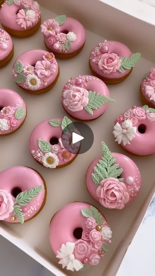 Mini Donut Recipes, Bridal Shower Treats, Bridal Shower Cupcakes, Donut Decorations, Bridal Shower Cakes, Fondant Decorations, Fondant Flowers, Bridal Shower Cake, Baked Donuts