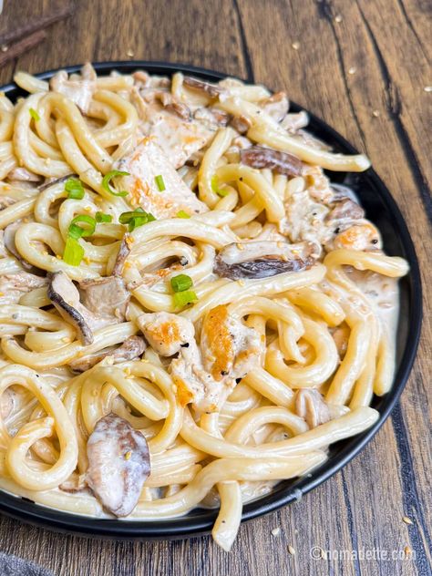 Creamy Udon (with Chicken & Mushrooms) - Nomadette Creamy Udon, Easiest Mac And Cheese, Mushroom Udon, Chicken Mushrooms, Easy Mac And Cheese, Rice Cooker Recipes, Creamy Garlic Chicken, Creamy Garlic Sauce, Chicken Mushroom