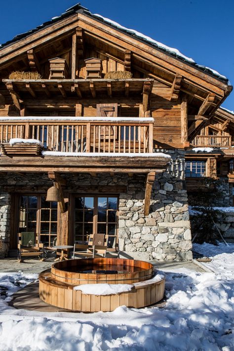 Ski Resort Interior, Ski Chalet Exterior, Ski Houses, Ski Chalet Interior, Modern Ski Chalet, Chalet Exterior, French Chalet, Ski House Decor, Chalet Interior Design